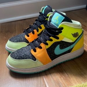 Air Jordan 1 Mid SE (GS)